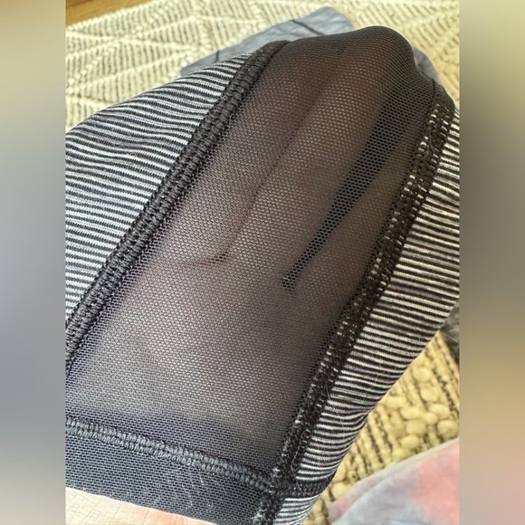 5 PAIRS of lululemon leggings (varied styles/colours) pack. ALL SIZE: 6 - Picture 13 of 15